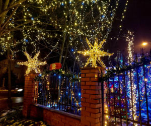 Dom bydgoskich Griswoldów znów rozbłysł. Powieśiliśmy 300 tysięcy lampek. Przygotowywaliśmy jej od lipca!