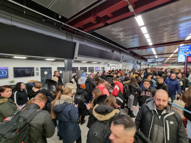 Pasażerowie WizzAir do Katowic utknęli na lotnisku w Luton