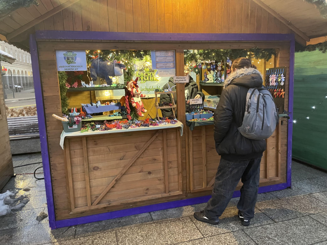 Pokémony, różowe gofry i zaskakujące różnice w cenach. Porównaliśmy łódzkie jarmarki