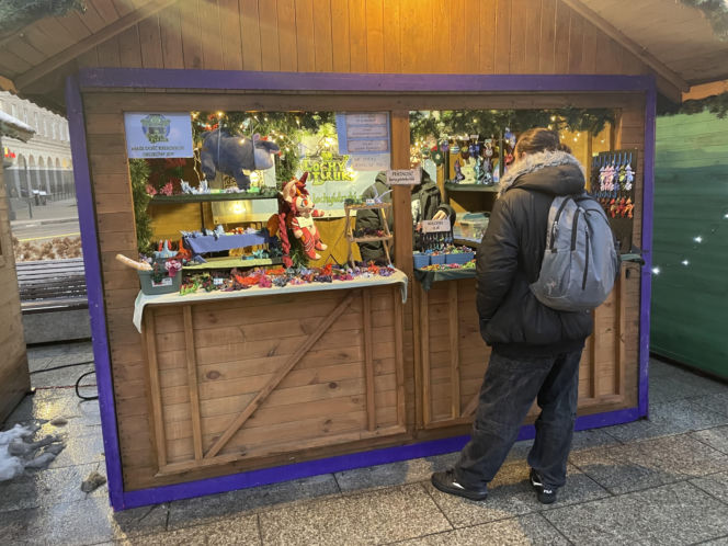 Pokémony, różowe gofry i zaskakujące różnice w cenach. Porównaliśmy łódzkie jarmarki