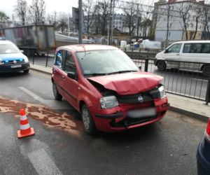 Utrudnienia na al. Wojska Polskiego w Olsztynie. Zderzyły się trzy auta [ZDJĘCIA]
