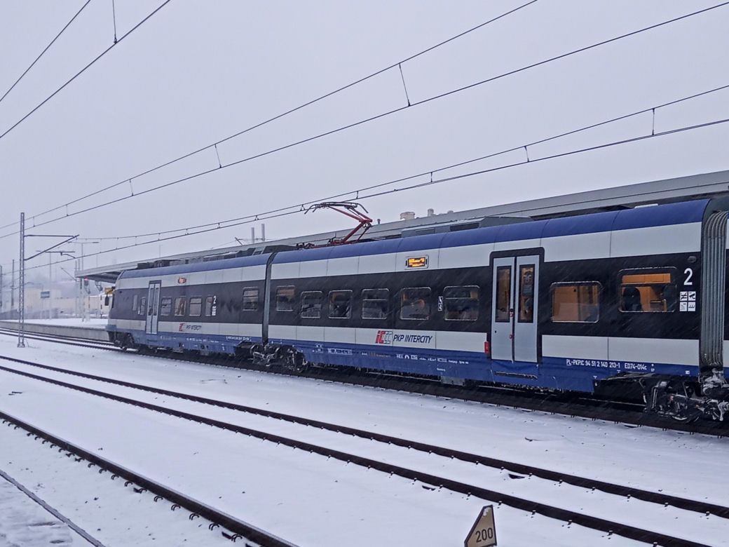 Zima w Świętokrzyskiem. Skarżysko-Kamienna w białym puchu. Zobacz zdjęcia
