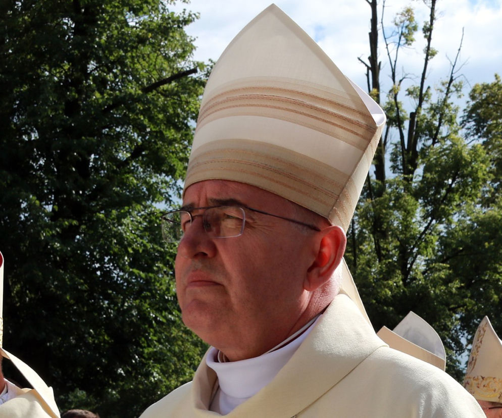 Biskup Jarecki zaprasza osoby LGBT na synod. Nie wykluczymy ich