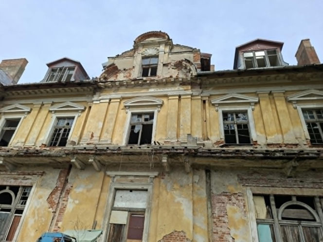 Kiedyś perła, dziś w ruinie. To nie jest zwykły pałac w Świętokrzyskiem (Pałac w Bałtowie)