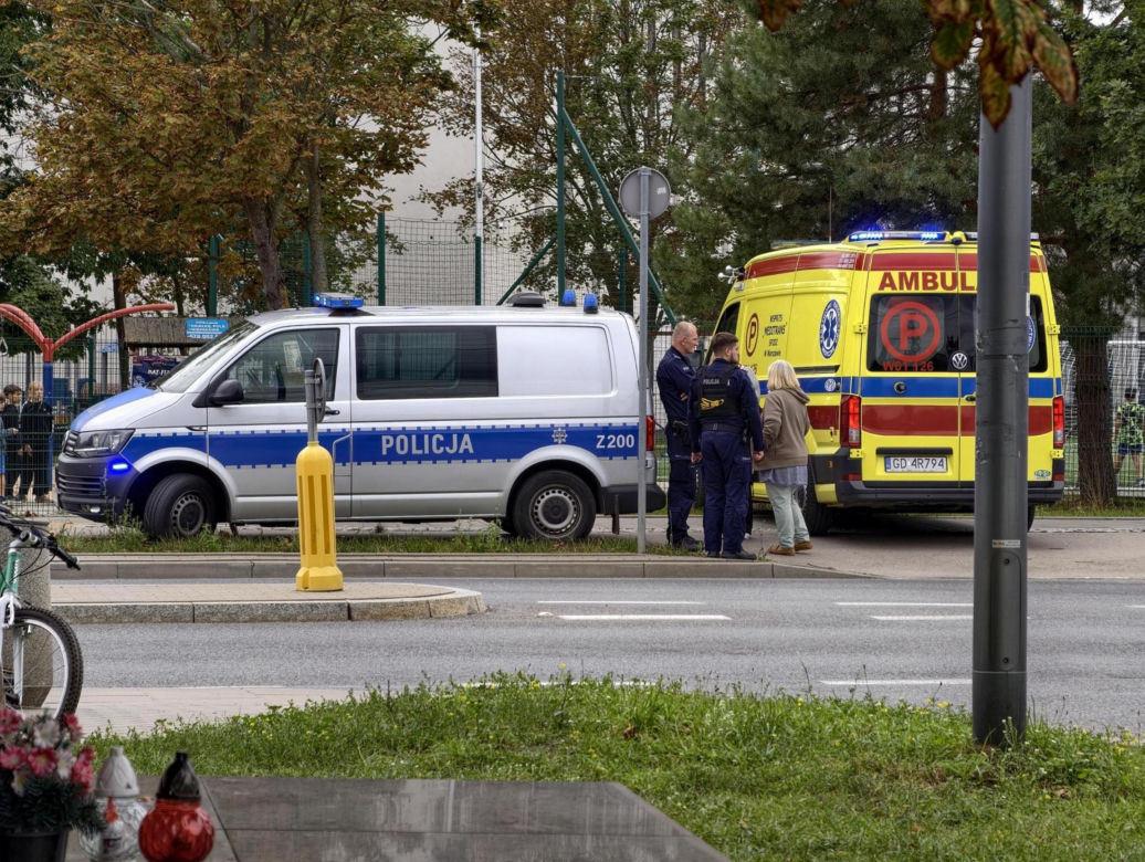 8-latek na hulajnodze potrącony przy szkole. Wjechała w niego Skoda. Kierowca miał jeździć "na aplikację"