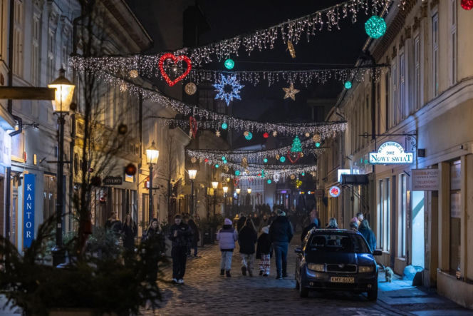 To najbardziej świąteczne miasto w województwie śląskim. Częściowo znajduje się w Małopolsce