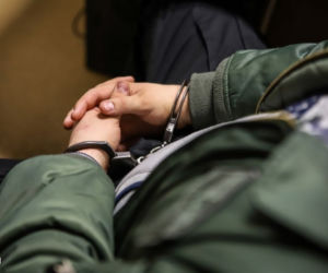 Noże, tasaki, miecze... ABW zatrzymała trzech mężczyzn za sianie nienawiści i znalazla niebezpieczne przedmioty