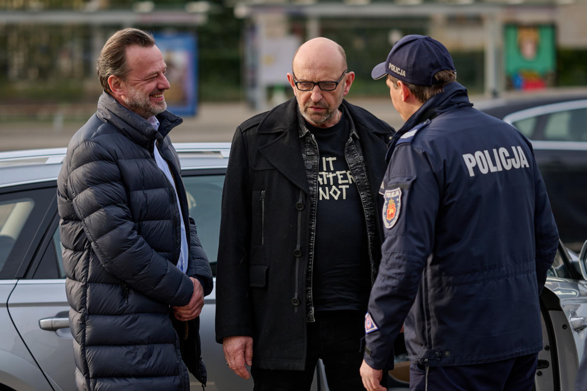 Hebel pakuje się w aferę z wdową, która może kosztować go miliony.