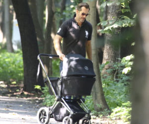 Pierwszy spacer z synem i pasierbicą