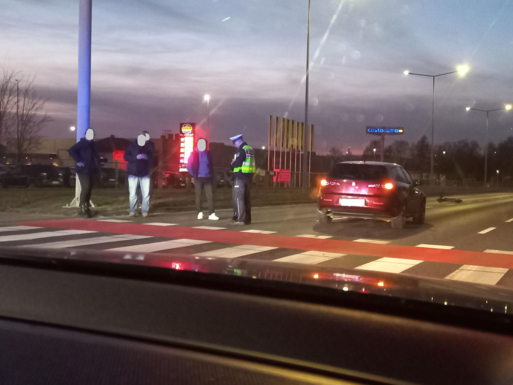 Było czerwone. Potrącenie kierującego hulajnogą w Lesznie