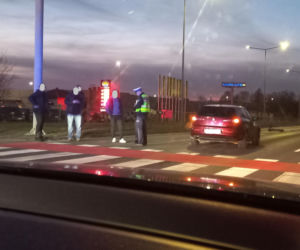 Było czerwone. Potrącenie kierującego hulajnogą w Lesznie