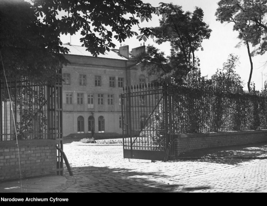 Warszawa. Ulica Klonowa