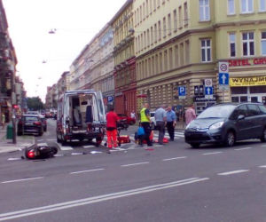Zderzenie samochodu i skutera w centrum Szczecina