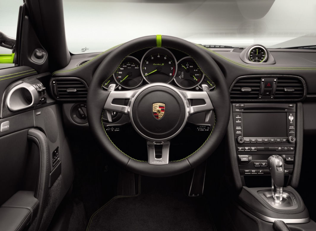 Porsche 911 Turbo S Edition 918 Spyder