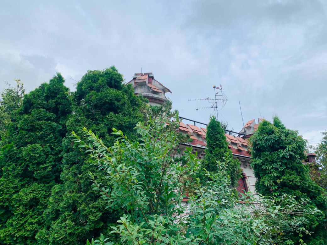 Zamek powstał w latach 90. w Żurczynie koło Bydgoszczy, prawdopodobnie na wzór niemieckiego pałacu Drachenburg