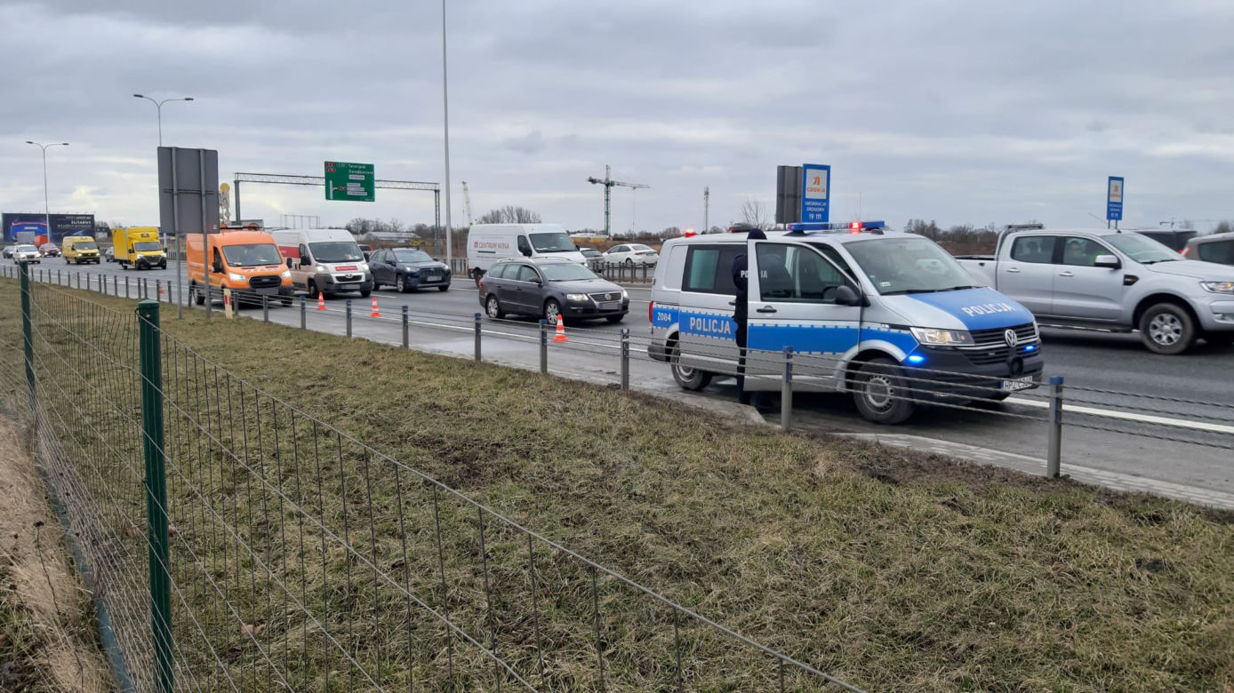 Kłęby dymu na S2. Osobówka płonęła jak pochodnia