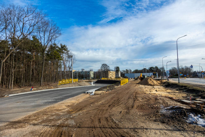 Budowa tunelu pod torami przy PKP Warszawa Wesoła