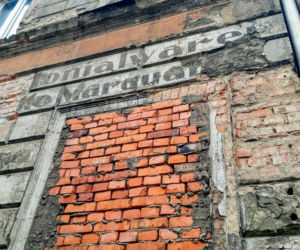 Kamienica przy ul. Kaszubskiej odzyskuje dawny blask