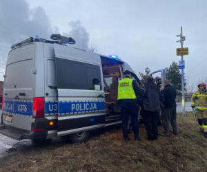 Zderzenie lawety z pociągiem koło Gniezna! Pojazdy stanęły w płomieniach 