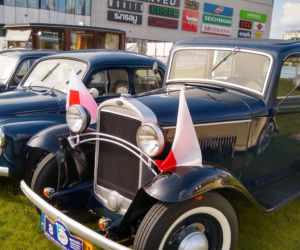 15. Białostocki Rajd Moto Retro. Wystawa samochodów przed Galerią Jurowiecką [ZDJĘCIA]