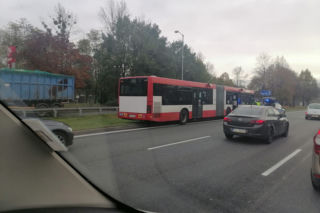 Potężne korki w Katowicach. Kierowca autobusu zasłabł w trakcie jazdy. Są utrudnienia na jezdni w stronę Sosnowca