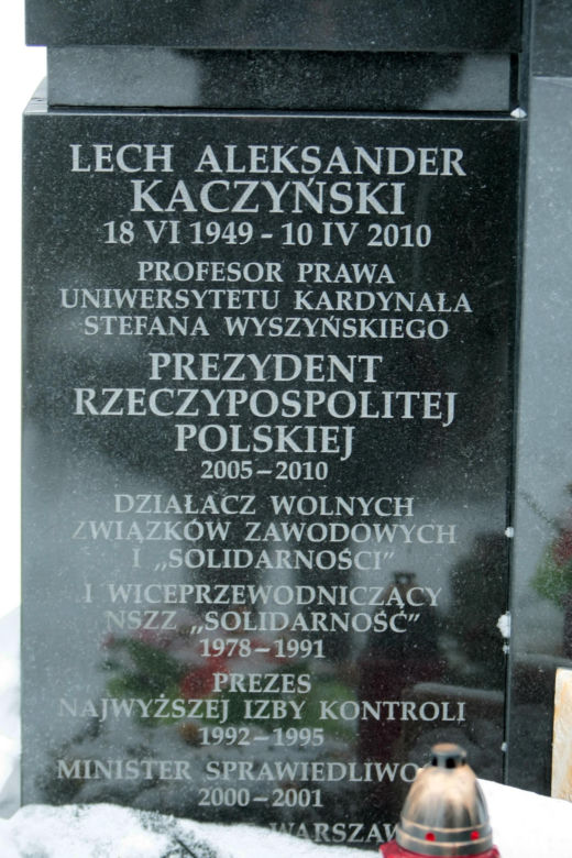 Tak wyglądał grób rodziny Kaczyńskich w 2010 roku