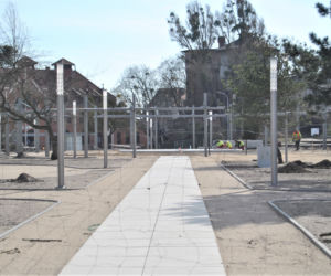 Remont przed dworcem PKP w Iławie - marzec 2020