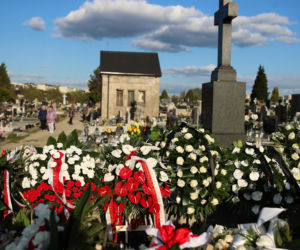 Tak wygląda grób Łukasza Litewki. Zalało go morze kwiatów