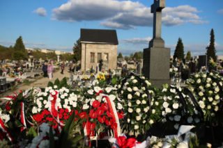 Tak wygląda grób Łukasza Litewki. Zalało go morze kwiatów