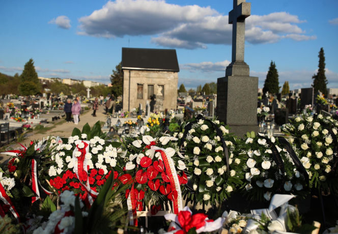 Tak wygląda grób Łukasza Litewki. Zalało go morze kwiatów