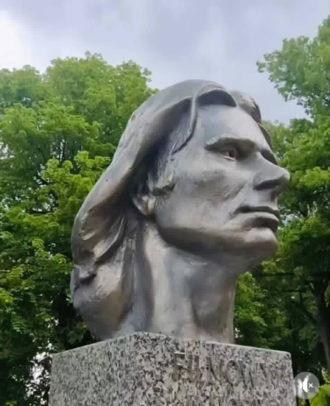Marek Perepeczko - pomnik