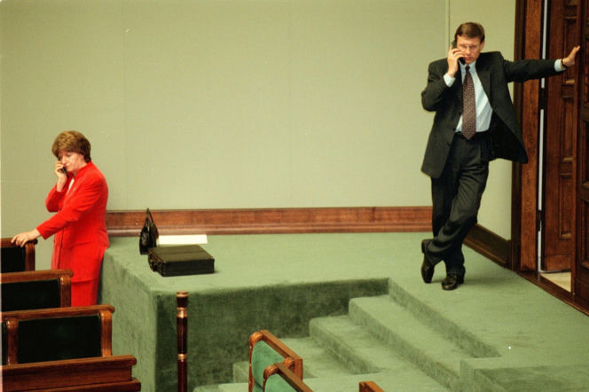 Była pierwszą kobietą na stanowisku premiera III RP. Już po roku złożyła dymisję