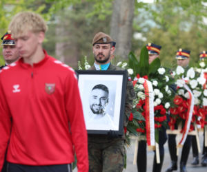 Polacy żegnają Łukasza Litewkę. Kondukt żałobny