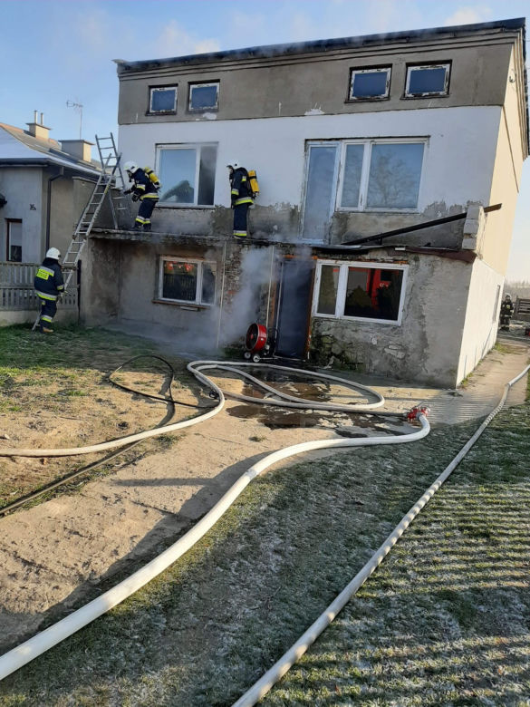 Płonęła kotłownia domu z Zelowie. Wyglądało naprawdę GROŹNIE