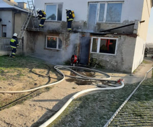 Płonęła kotłownia domu z Zelowie. Wyglądało naprawdę GROŹNIE