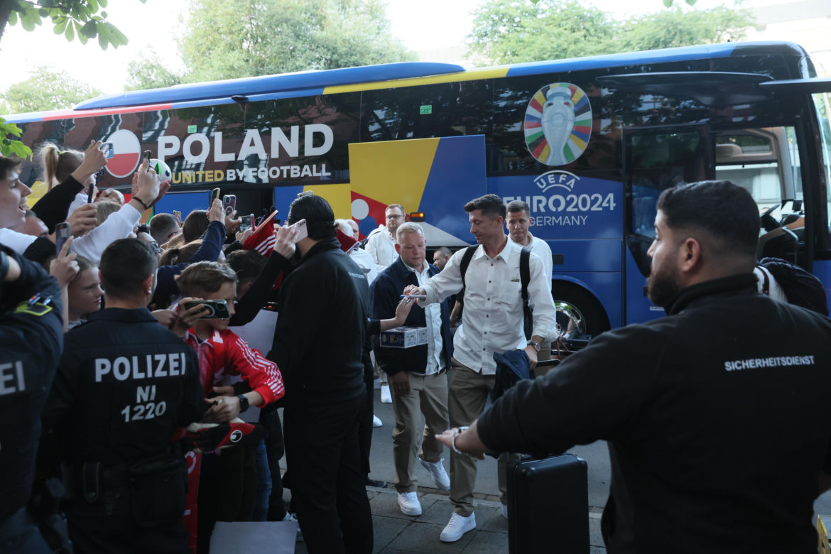Euro 2024. Piłkarzy przywitał tłum kibiców! Reprezentacja jest już na miejscu 