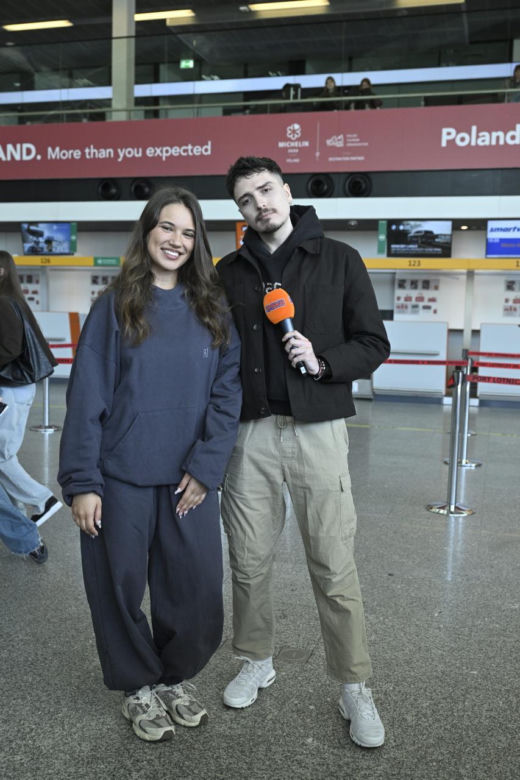Alicja Szemplińska z fanami na lotnisku przed Eurowizją 2026