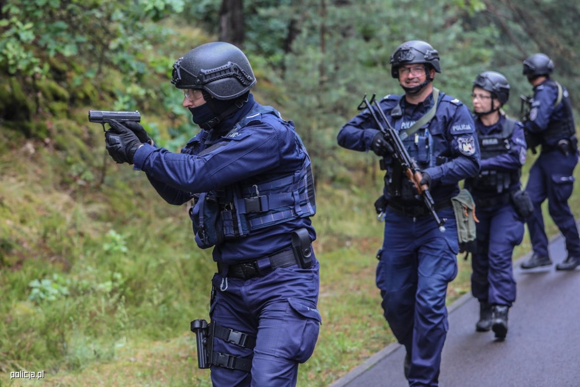 Policjanci z Rzeszowa jak z filmu Patryka Vegi. Zobaczcie zdjęcia z poligonu 