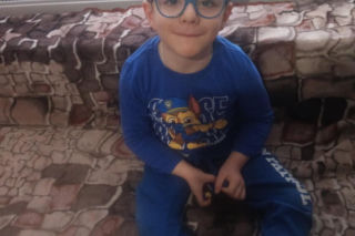 Dramatyczna walka o życie Igorka. „Czas zabiera mu siłę”. Świętokrzyskie jednoczy siły, by zdobyć najdroższy lek świata