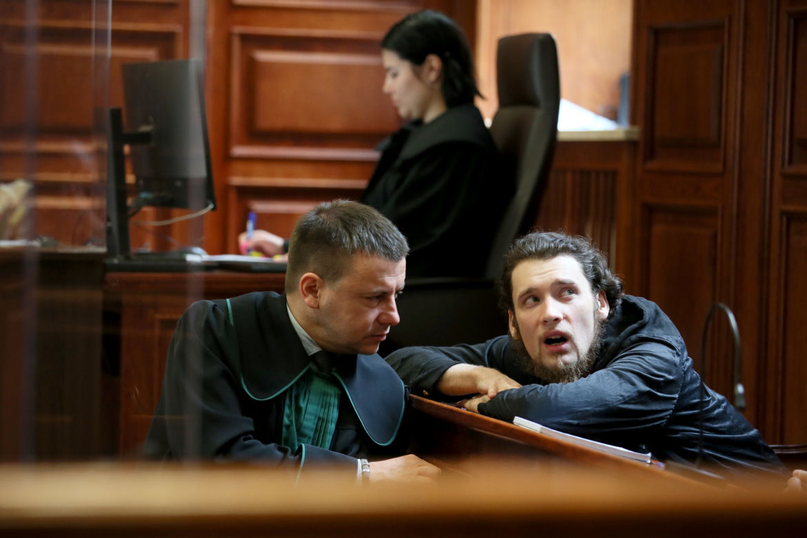 "Nie jestem winny zamordowania mojej matki ale jestem winny jej śmierci". Karl znów zeznaje w sprawie morderstwa Amerykanki 