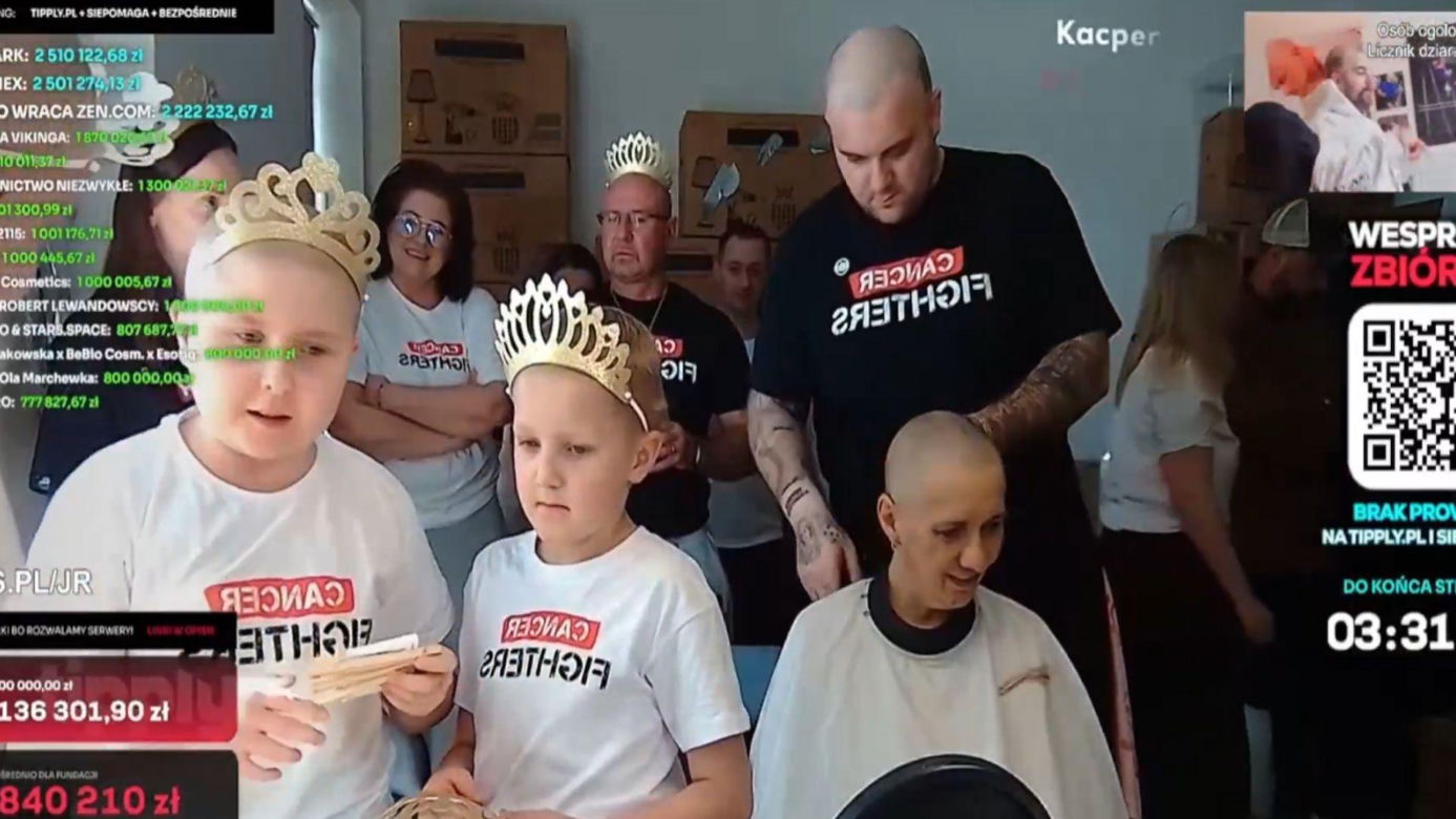 Bedoes ogolił swoją mamę na streamie Łatwoganga