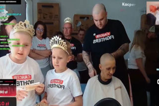 Bedoes ogolił swoją mamę na streamie Łatwoganga