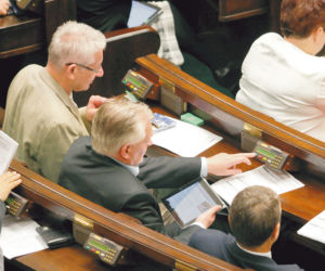 Po szklanie i na głosowanie