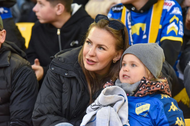 PRES Grupa Dewloperska Toruń - Abramczyk Polonia Bydgoszcz, zdjęcia kibiców i zawodników z pożegnania Adriana Miedzińskiego