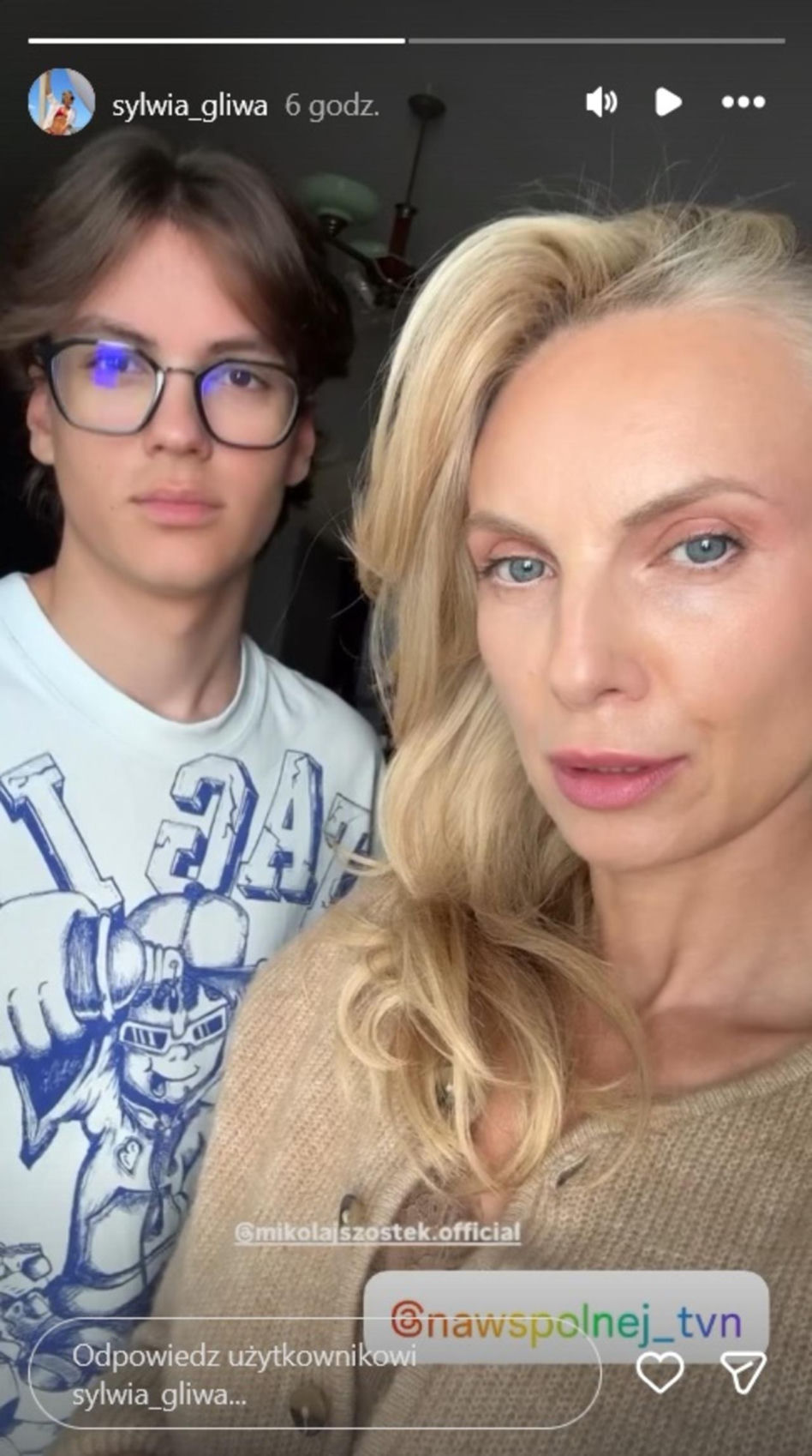 Na Wspólnej na planie. Kajtek (Mikołaj Szostek), Monika (Sylwia Gliwa)