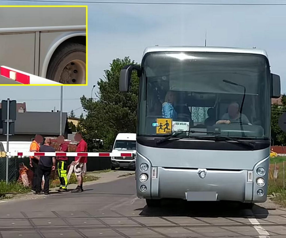 O krok od tragedii na przejeździe kolejowym pod Warszawą. Dziecięcym autobusem wjechał za szlabany