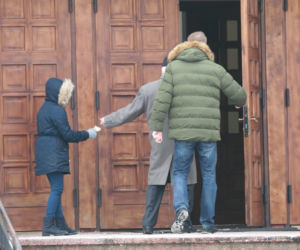 Dałem 10 zł biednej dziewczynce. Wielkie serce Lecha Wałęsy!