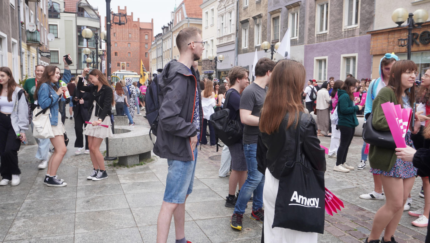 Kortowiada 2024. Parada Wydziałów przeszła ulicami miasta. Studenci tłumnie wzięli udział w imprezie [ZDJĘCIA]