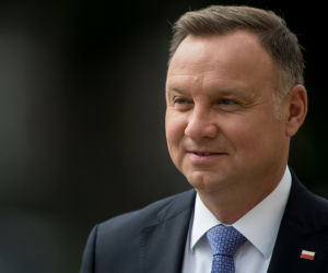 Ci politycy pokonali koronawirusa