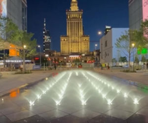 Fontanna w miejscu tunelu na Złotej. Trwają ostatnie prace